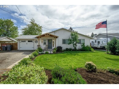 206 N 6th St, Carlton, OR 97111 - photo 2