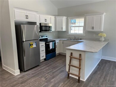 217 Myrtle St, Jeffersonville, IN 47130 - photo 4