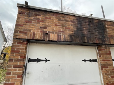 10416 Park Heights Rd, Cleveland, OH 44104 - photo 5