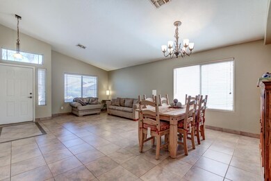 937 W Ivanhoe St-13
