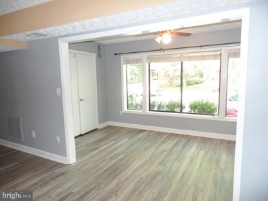 2224 Hunters Run Dr, Reston, VA 20191 - photo 5