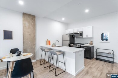 10 Commerce Ct unit 3C, Newark, NJ 07102 - photo 4
