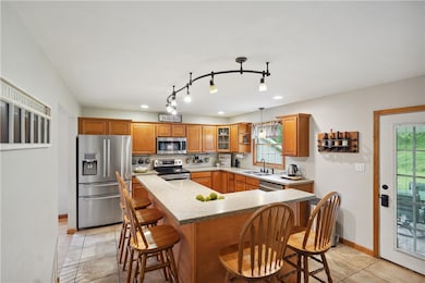 A chef's kiss is what this kitchen is.. SS applian