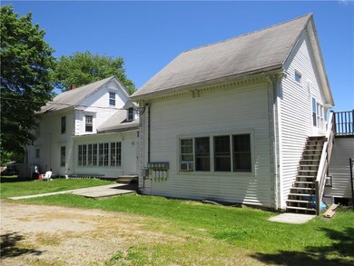 2 1 bedroom apartments in the back
