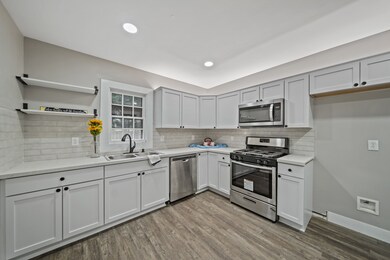 203 E Southland Ave, Alvin, TX 77511 - photo 6