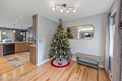 1327 Whispering Hills Ct, Effort, PA 18330 - photo 5