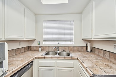 2487 Moon Dust Dr unit G, Chino Hills, CA 91709 - photo 3