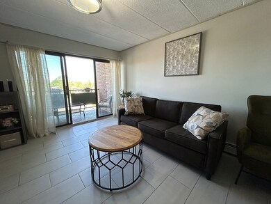 Regency Condominium unit 48, Everett, MA 02149 - photo 4