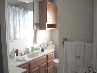 827 Vischer Ave, Schenectady, NY 12306 - photo 4