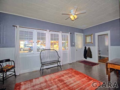 Original wooden floors. Beautiful paned windows.