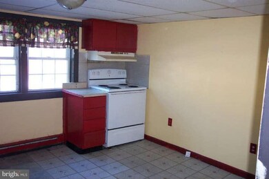 240 S 3rd St, Chambersburg, PA 17201 - photo 5