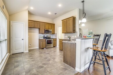 1814 Bersand Ave, Gainesville, TX 76240 - photo 6