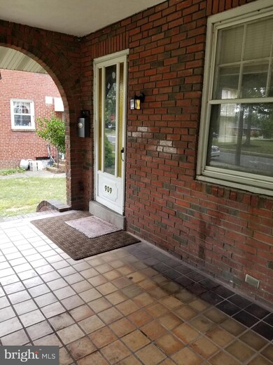 909 N Franklin St, Pottstown, PA 19464 - photo 3