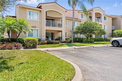 1610 N 42nd Cir unit 207, Vero Beach, FL 32967 - photo 2