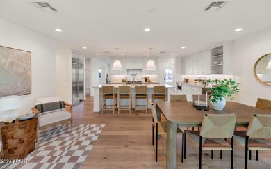 4048 E Coolidge St-large-014-030-TOD9234