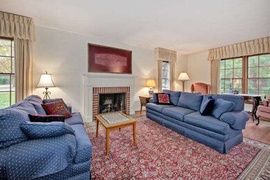 202 E Farnham Ln, Wheaton, IL 60189 - photo 4