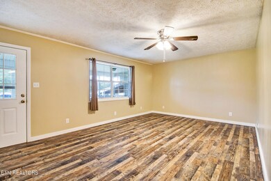 564 Dillon St, Crossville, TN 38555 - photo 5