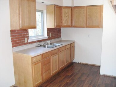 1219 Frisbee Dr, Columbus, OH 43224 - photo 4