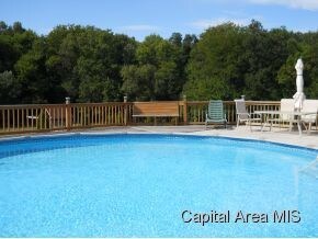 121 Coralberry Dr, Jacksonville, IL 62650 - photo 2