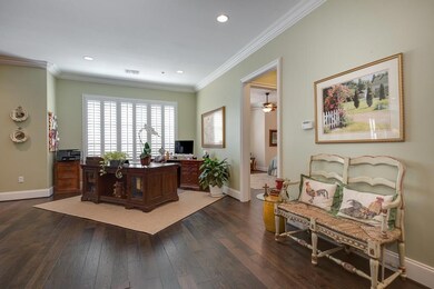 Another way to set up this area - as a home office