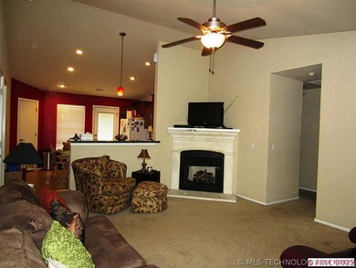 Living room / den with vaulted ceilings