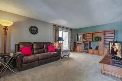 004_Living Room