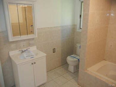 811 Constitution Dr unit 829, Allentown, PA 18103 - photo 5