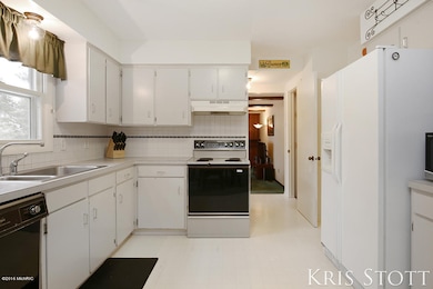 6074 Adaway Ct SE unit 6, Ada, MI 49301 - photo 6