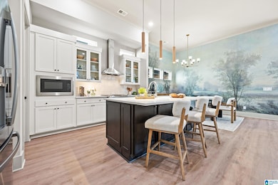 oversized island, spacious pantry, quartz countert