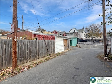 513 N Howard St, Allentown, PA 18102 - photo 3