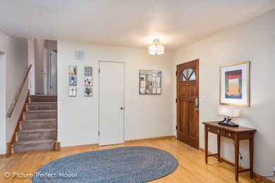 406 Robin Hill Dr, Naperville, IL 60540 - photo 3