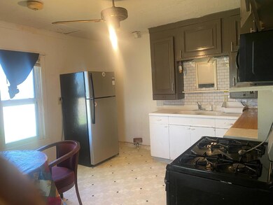 300 S Harrison St, Hugoton, KS 67951 - photo 4