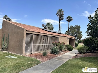 2559 N Whitewater Club Dr unit A, Palm Springs, CA 92262 - photo 2
