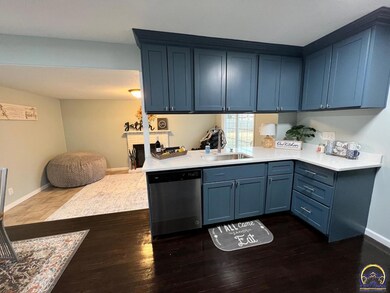 5137 SW 32nd St, Topeka, KS 66614 - photo 4