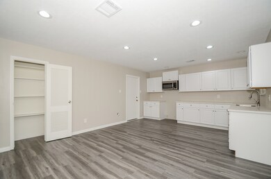 810 Frazer Ln, Houston, TX 77038 - photo 4