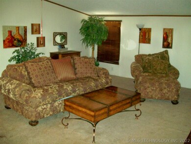 LARGE LIVING ROOM FURNITURE STAYS