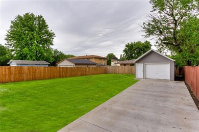 3014 48th Place, Des Moines, IA 50310 - photo 4