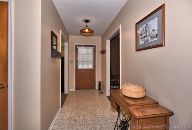 Nice entryway for welcoming guests.