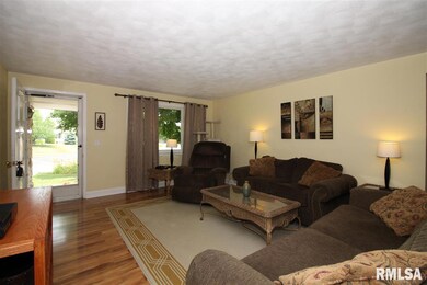 15902 N Logan Ct, Chillicothe, IL 61523 - photo 2