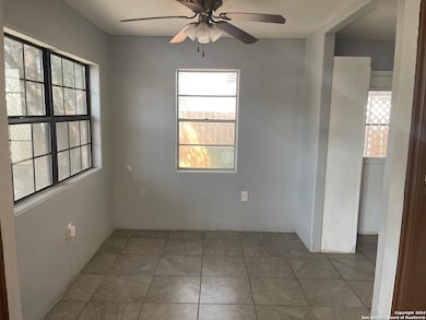 516 E Holland St, Crystal City, TX 78839 - photo 4