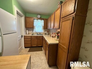 1202 Sherwood Eddy Dr, Jacksonville, IL 62650 - photo 7