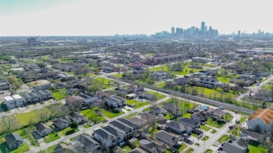 Another view of all the new homes being built. Con