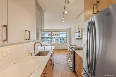 Seville unit 9R, Bayside, NY 11360 - photo 2