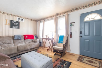 152 Shaw St, Lebanon, VA 24266 - photo 6