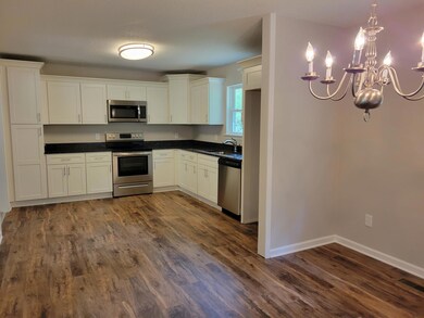 8223 rolling Stone Kitchen and dining 2