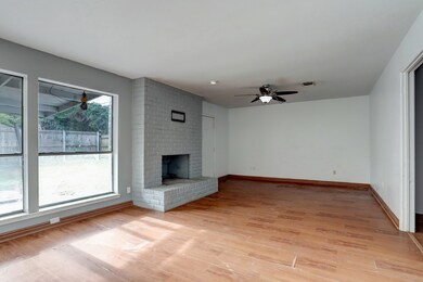 8715 Wildforest Dr, Houston, TX 77088 - photo 4