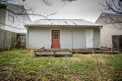 1976 E PARKWAY