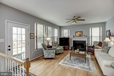 3002 Oak Pond Ct, Fairfax, VA 22031 - photo 2