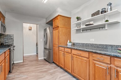 317 W Gartner Rd unit 11, Naperville, IL 60540 - photo 4