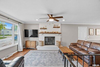 205 W Oak St, Long Grove, IA 52756 - photo 6